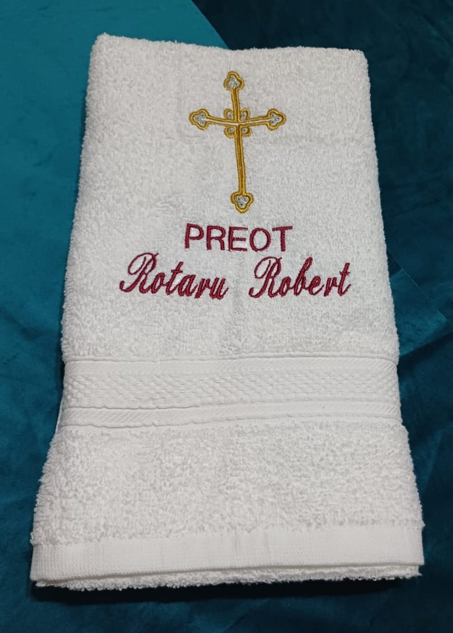 Prosop personalizat prin broderie cu cruce/nume - imagine 2