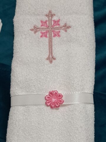 Prosop personalizat prin broderie cu cruce