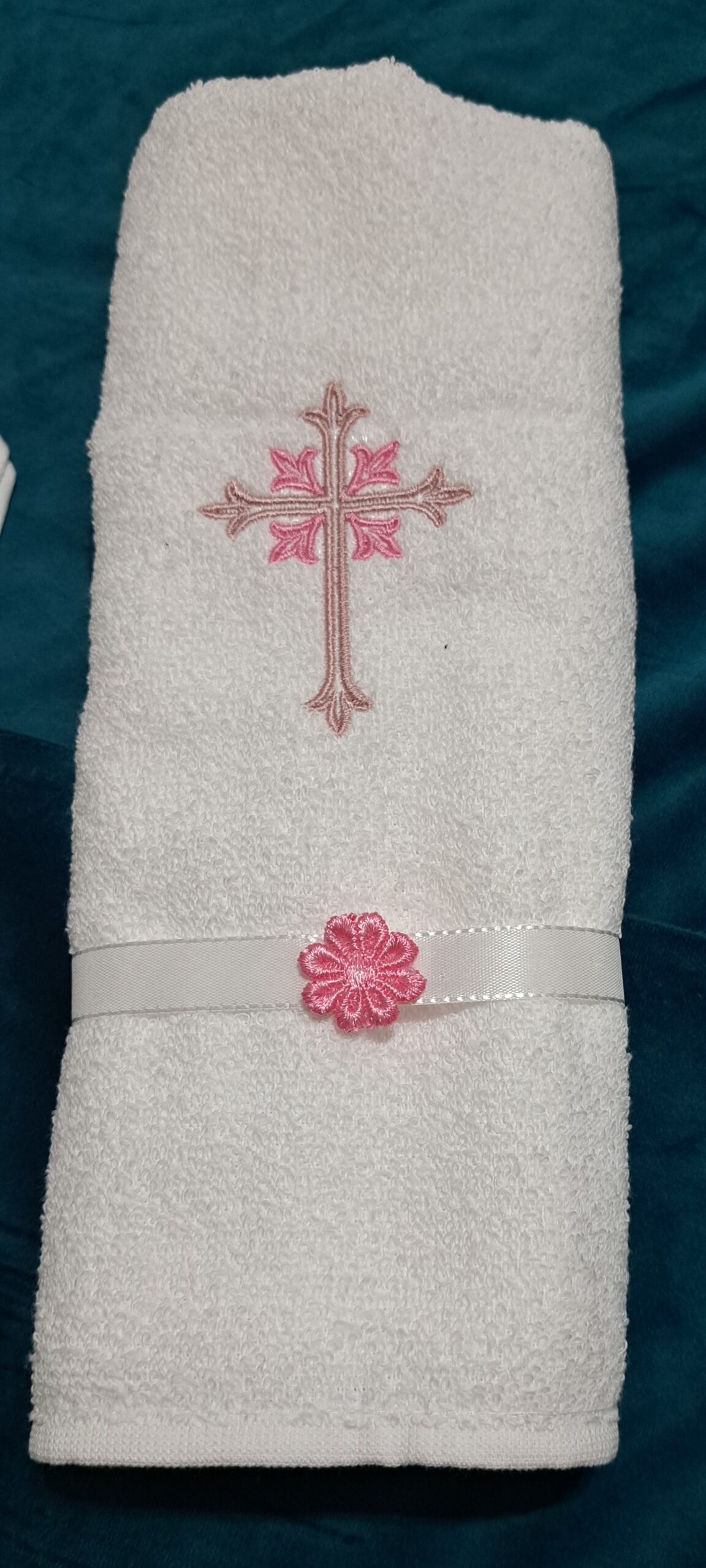 Prosop personalizat prin broderie cu cruce