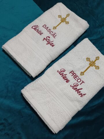 Prosop personalizat prin broderie cu cruce/nume